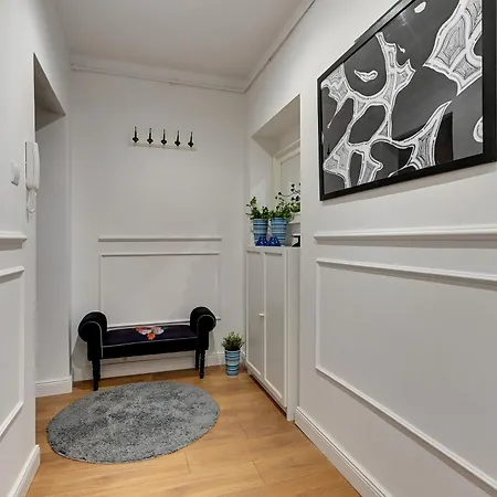 Mlynska W Centrum Miasta By Downtown アパート